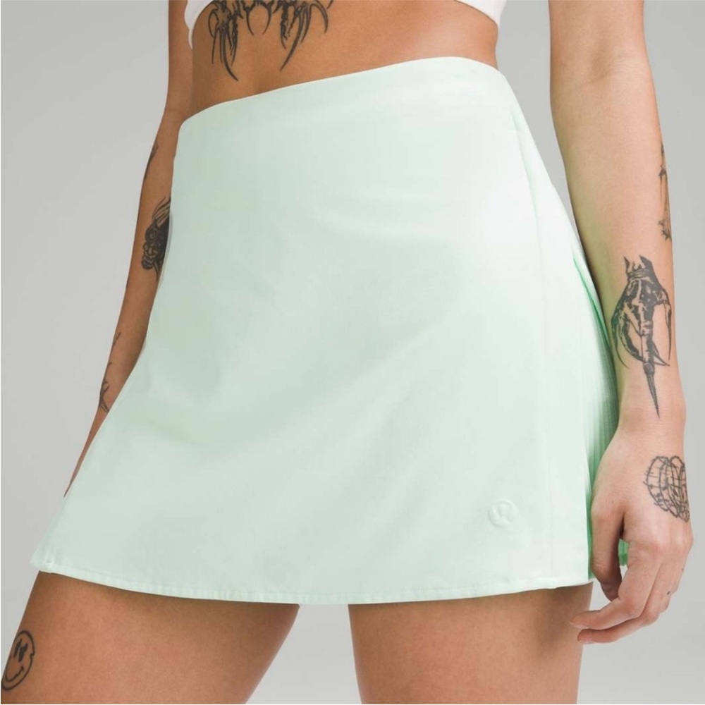 Lululemon Peek Pleat HR Tennis Skirt
Mint Moment
Sz 12
